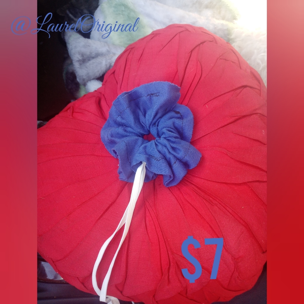1 blue draw string hair tie 💙